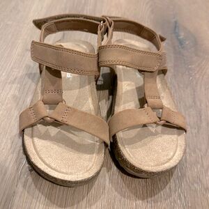Cat & Jack size 9 toddler boys never worn sandals